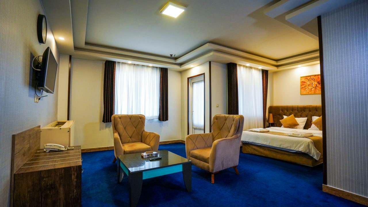 هتل چهارستاره ابریشمی لاهیجان